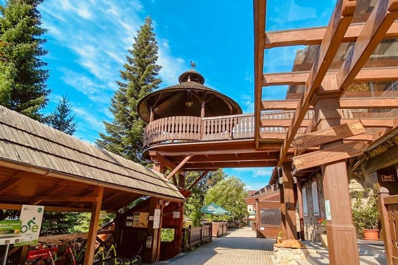Hotel Sepetna オストラヴィツェ エクステリア 写真