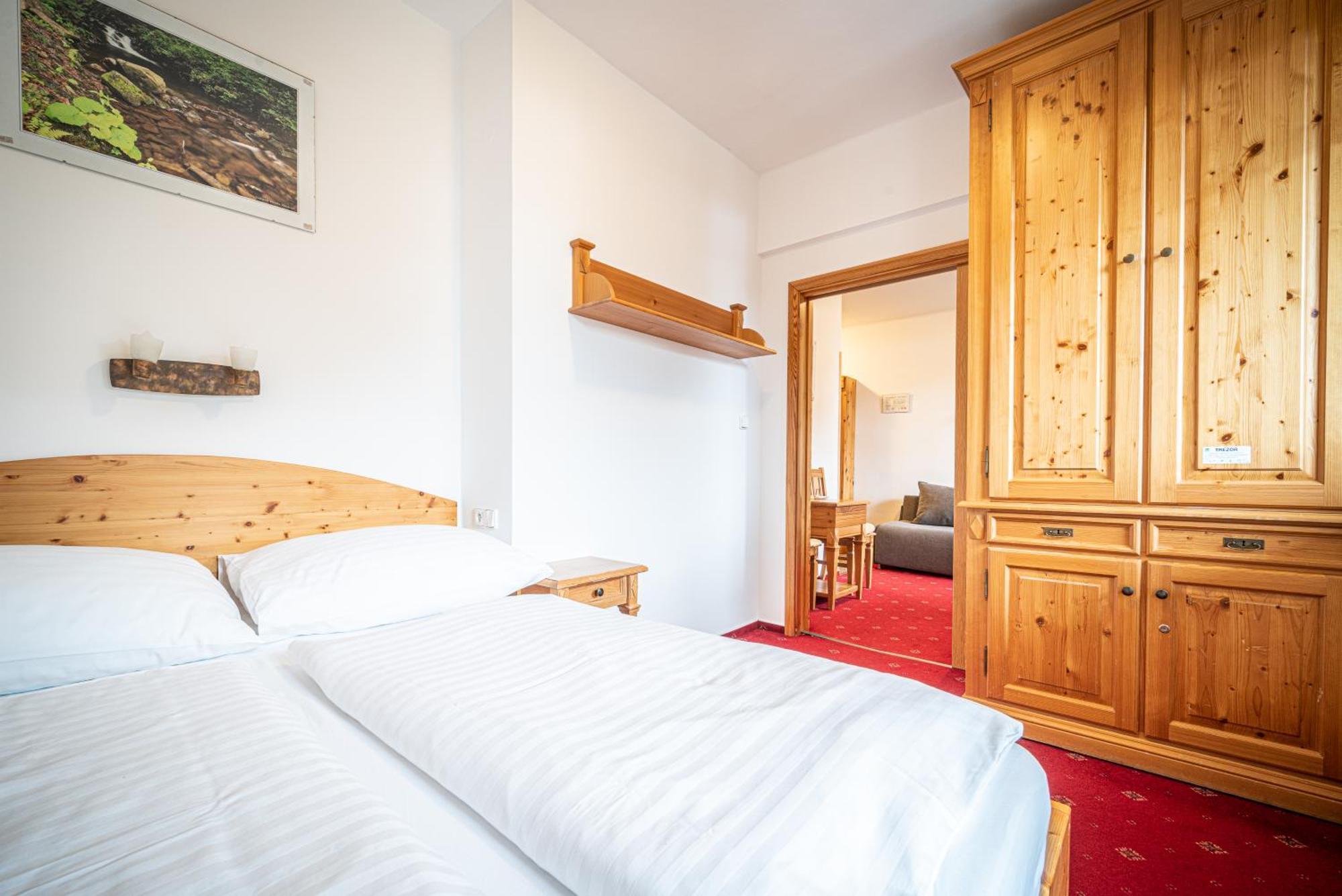 Hotel Sepetna オストラヴィツェ エクステリア 写真