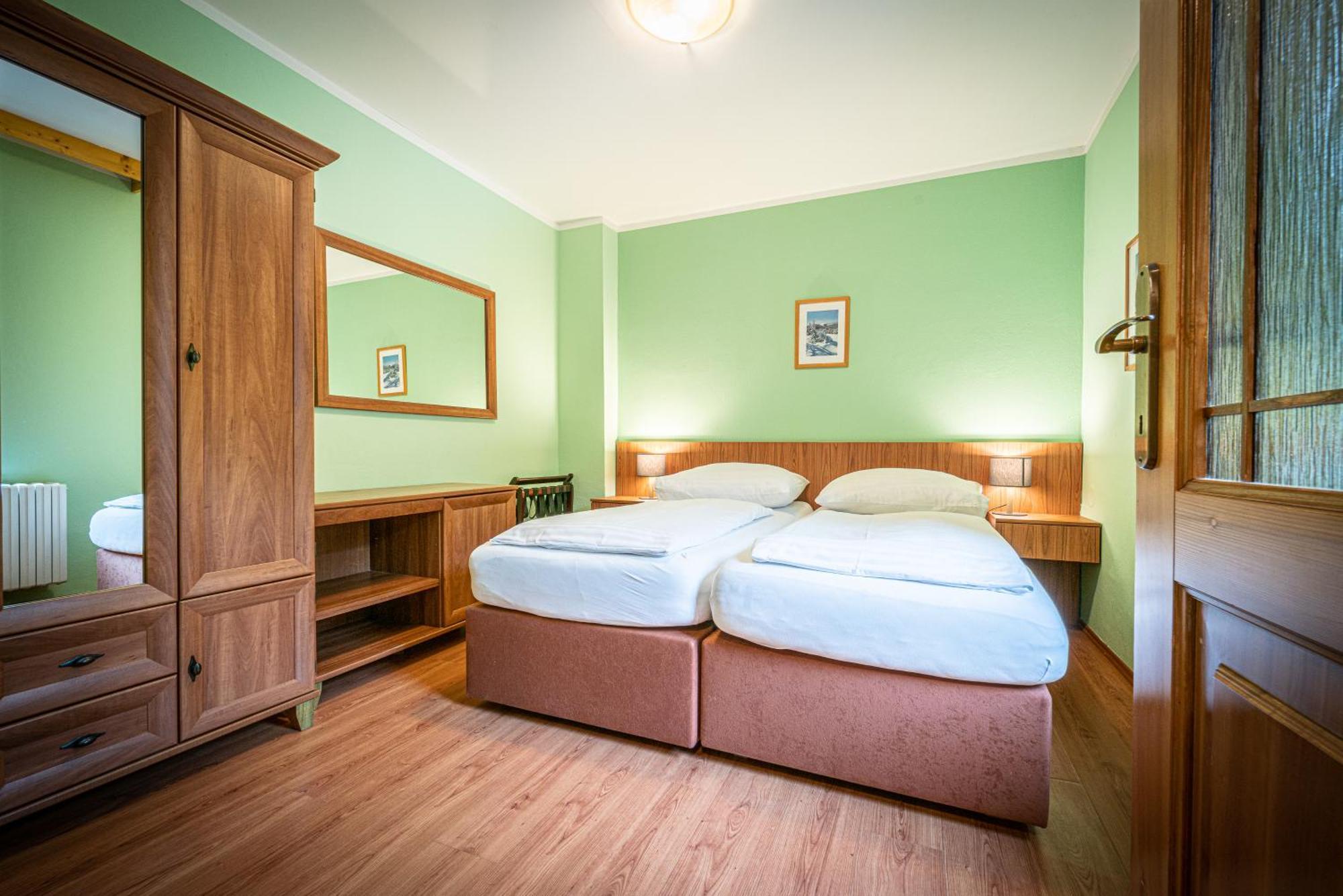 Hotel Sepetna オストラヴィツェ エクステリア 写真