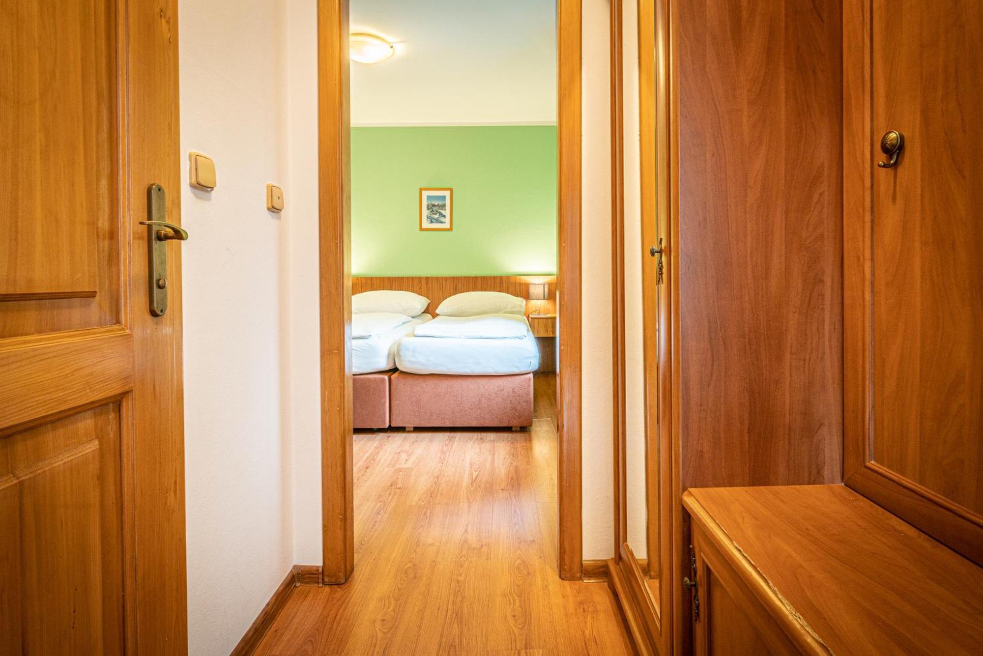 Hotel Sepetna オストラヴィツェ エクステリア 写真