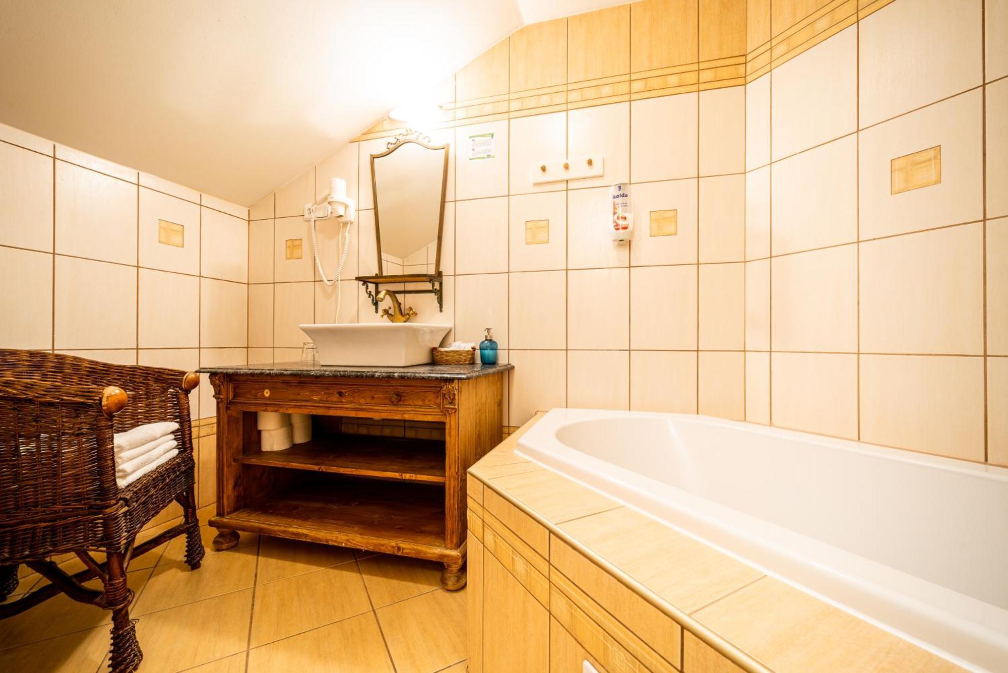 Hotel Sepetna オストラヴィツェ エクステリア 写真